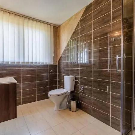 U Wiktorii * שטוטובו